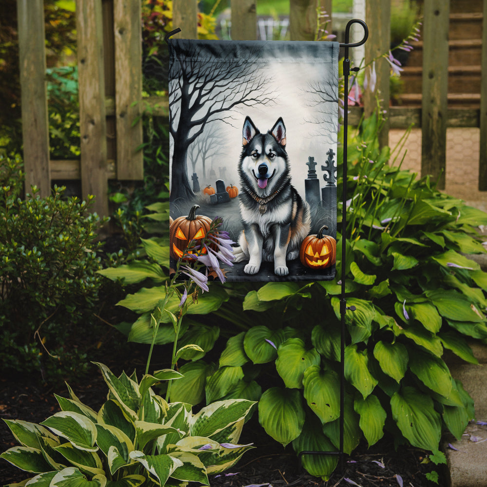 Alaskan Malamute Spooky Halloween Garden Flag – Dog in Cemetery Scene