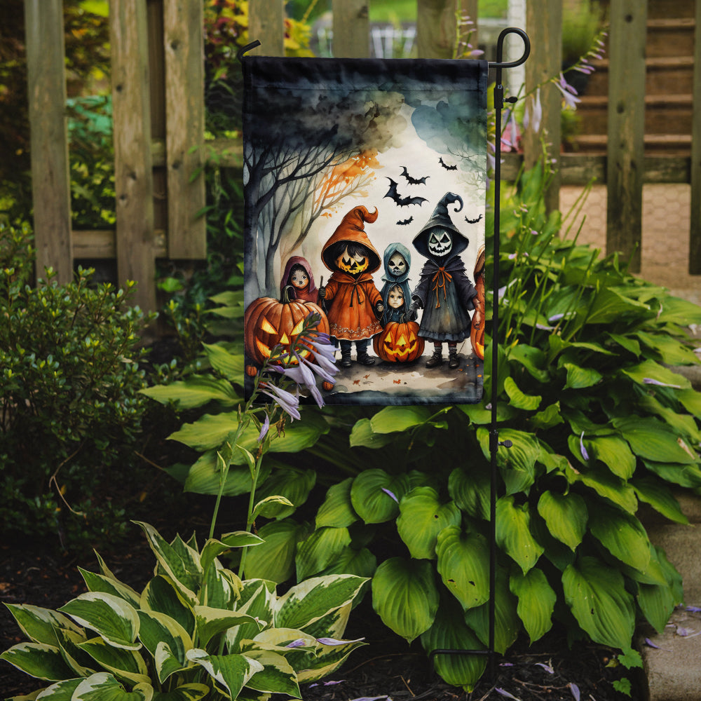 Trick or Treaters Spooky Halloween Garden Flag – Outdoor Decorative Yard Flag