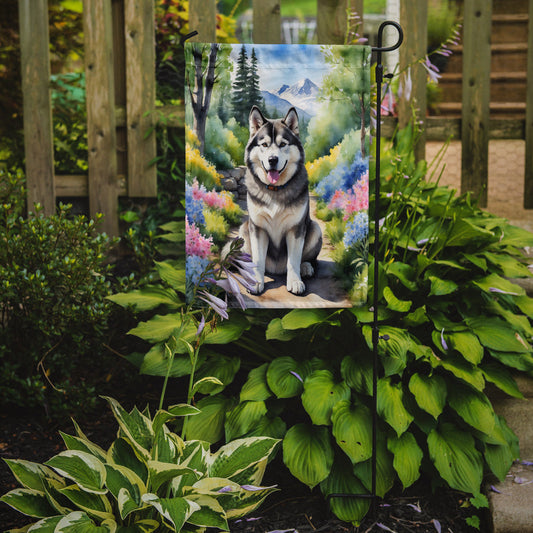Alaskan Malamute Spring Path Garden Flag – Dog-Themed Floral Outdoor Decor