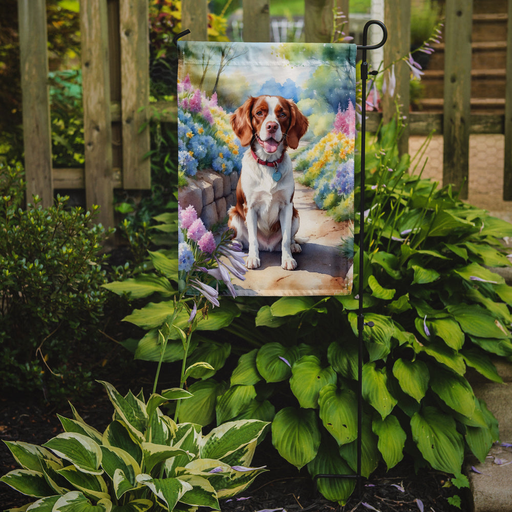 Brittany Spaniel Spring Path Garden Flag – Dog-Themed Floral Outdoor Decor
