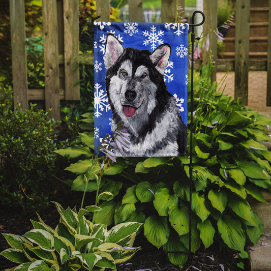 Alaskan Malamute Winter Snowflakes Holiday Garden Flag – Decorative Outdoor Yard Flag SC9491GF