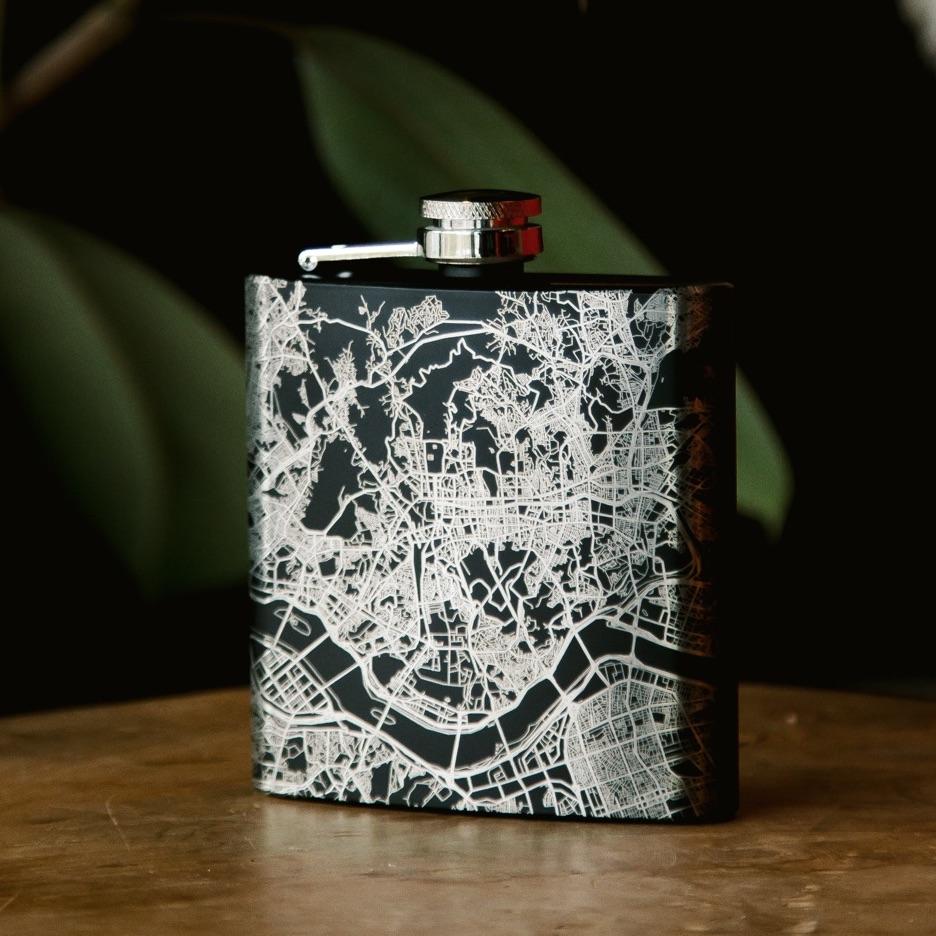 Lafayette - Louisiana Map Hip Flask in Matte Black