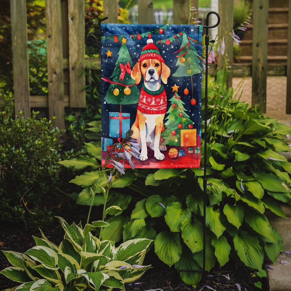 Beagle Christmas Garden Flag – Cozy Dog Holiday Decor with Tree & Presents