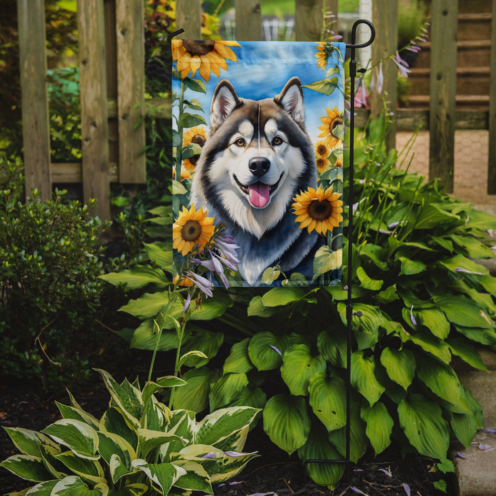 Alaskan Malamute in Sunflowers Garden Flag – Bright Dog-Themed Yard Decor