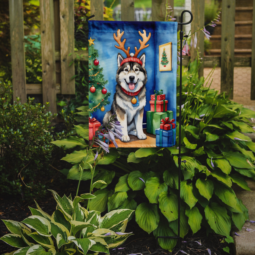 Alaskan Malamute Christmas Garden Flag – Dog in Reindeer Antlers with Tree & Gifts