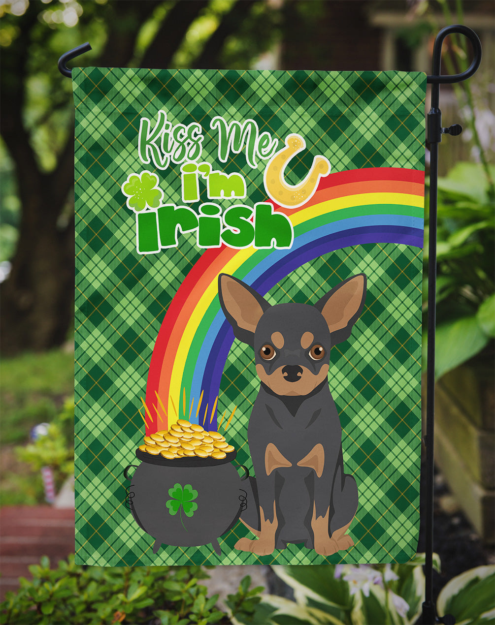 Black and Tan Chihuahua St. Patrick's Garden Flag – "Kiss Me I’m Irish" with Pot of Gold & Rainbow